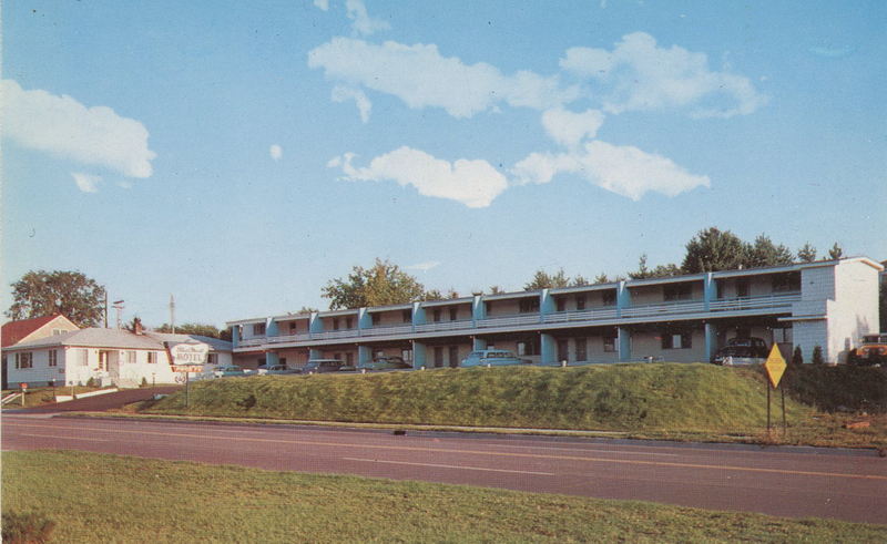 Love Hotels Timberline By OYO Lake Superior (Blue Cloud Motel) - Vintage Postcard (newer photo)